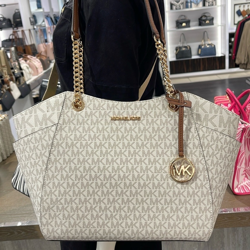 MICHAEL KORS LG CHAIN SHOULDER TOTE VANILLA NWT - Picture 16 of 16
